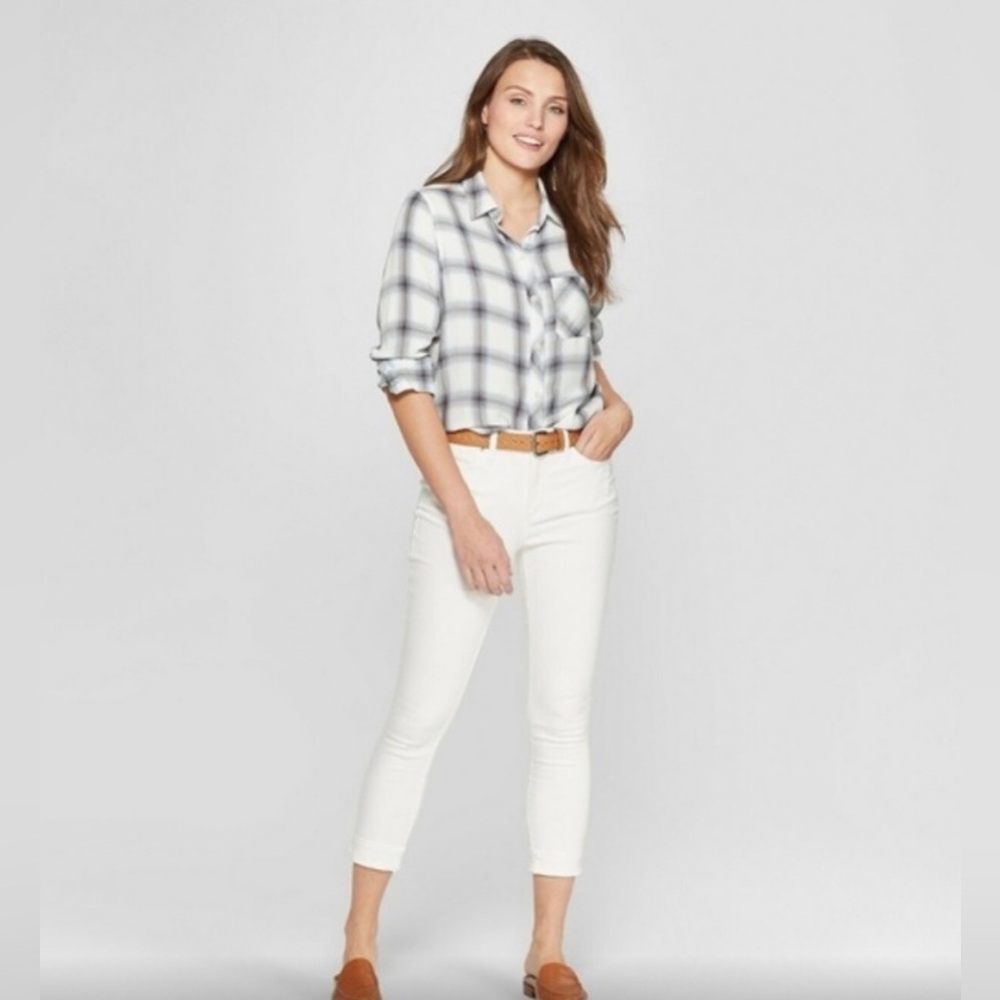 Universal Thread Women's High-Rise Crop - White